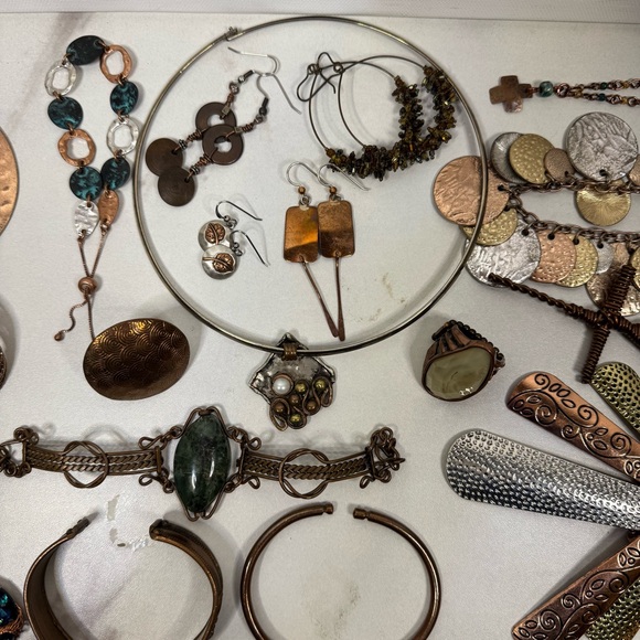 33 Piece COPPER JEWELRY BUNDLE Necklaces-Bracelets-Earrings-Rings Multi Tone - Picture 10 of 12